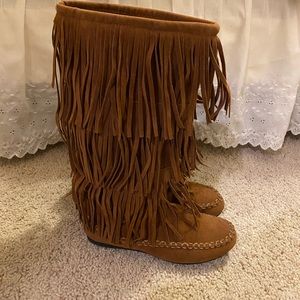 Fringe boots